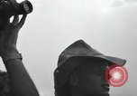 Standbild britische Truppen in der Wüste Naher Osten, 1956, aus Sekunde 28 historischem Filmmaterial Videoclip 65675032391