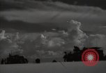 Standbild britische Truppen in der Wüste Naher Osten, 1956, aus Sekunde 35 historischem Filmmaterial Videoclip 65675032391