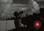 Standbild britische Truppen in der Wüste Naher Osten, 1956, aus Sekunde 37 historischem Filmmaterial Videoclip 65675032391