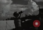 Standbild britische Truppen in der Wüste Naher Osten, 1956, aus Sekunde 39 historischem Filmmaterial Videoclip 65675032391
