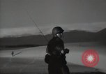Standbild britische Truppen in der Wüste Naher Osten, 1956, aus Sekunde 46 historischem Filmmaterial Videoclip 65675032391