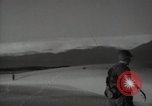 Standbild britische Truppen in der Wüste Naher Osten, 1956, aus Sekunde 48 historischem Filmmaterial Videoclip 65675032391
