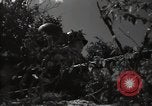 Standbild britische Truppen in der Wüste Naher Osten, 1956, aus Sekunde 51 historischem Filmmaterial Videoclip 65675032391