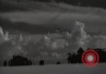 Standbild britische Truppen in der Wüste Naher Osten, 1956, aus Sekunde 62 historischem Filmmaterial Videoclip 65675032391