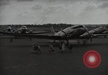 Standbild Berliner Kinderluftbrücke Deutschland, 1953, aus Sekunde 35 historischem Filmmaterial Videoclip 65675032392