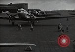 Standbild Berliner Kinderluftbrücke Deutschland, 1953, aus Sekunde 40 historischem Filmmaterial Videoclip 65675032392