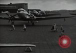 Standbild Berliner Kinderluftbrücke Deutschland, 1953, aus Sekunde 41 historischem Filmmaterial Videoclip 65675032392