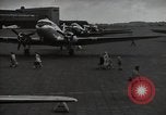 Standbild Berliner Kinderluftbrücke Deutschland, 1953, aus Sekunde 42 historischem Filmmaterial Videoclip 65675032392
