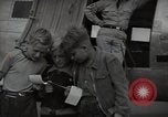 Standbild Berliner Kinderluftbrücke Deutschland, 1953, aus Sekunde 43 historischem Filmmaterial Videoclip 65675032392