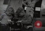 Standbild Berliner Kinderluftbrücke Deutschland, 1953, aus Sekunde 44 historischem Filmmaterial Videoclip 65675032392