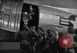 Standbild Berliner Kinderluftbrücke Deutschland, 1953, aus Sekunde 50 historischem Filmmaterial Videoclip 65675032392