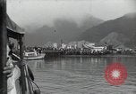 Standbild Schiff Ankunft im Hafen Ostasien, 1955, aus Sekunde 4 historischem Filmmaterial Videoclip 65675032393