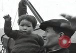 Standbild Schiff Ankunft im Hafen Ostasien, 1955, aus Sekunde 5 historischem Filmmaterial Videoclip 65675032393