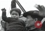 Standbild Schiff Ankunft im Hafen Ostasien, 1955, aus Sekunde 6 historischem Filmmaterial Videoclip 65675032393