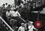 Standbild Schiff Ankunft im Hafen Ostasien, 1955, aus Sekunde 8 historischem Filmmaterial Videoclip 65675032393