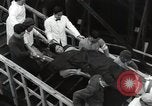 Standbild Schiff Ankunft im Hafen Ostasien, 1955, aus Sekunde 12 historischem Filmmaterial Videoclip 65675032393