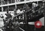 Standbild Schiff Ankunft im Hafen Ostasien, 1955, aus Sekunde 14 historischem Filmmaterial Videoclip 65675032393