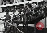 Standbild Schiff Ankunft im Hafen Ostasien, 1955, aus Sekunde 15 historischem Filmmaterial Videoclip 65675032393