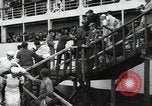 Standbild Schiff Ankunft im Hafen Ostasien, 1955, aus Sekunde 16 historischem Filmmaterial Videoclip 65675032393