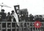 Standbild Schiff Ankunft im Hafen Ostasien, 1955, aus Sekunde 20 historischem Filmmaterial Videoclip 65675032393