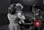 Immagine di Albero di Natale decorato e Bambina con bambola United States USA, 1951, secondo 10 filmato di repertorio 65675032403
