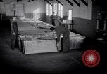 Standbild airmen Verpackung fly-away-Kits United States USA, 1951, aus Sekunde 4 historischem Filmmaterial Videoclip 65675032405