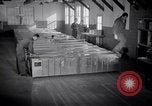 Standbild airmen Verpackung fly-away-Kits United States USA, 1951, aus Sekunde 21 historischem Filmmaterial Videoclip 65675032405