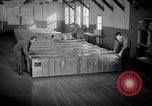 Standbild airmen Verpackung fly-away-Kits United States USA, 1951, aus Sekunde 24 historischem Filmmaterial Videoclip 65675032405