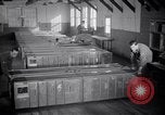Standbild airmen Verpackung fly-away-Kits United States USA, 1951, aus Sekunde 29 historischem Filmmaterial Videoclip 65675032405
