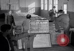 Standbild airmen Verpackung fly-away-Kits United States USA, 1951, aus Sekunde 31 historischem Filmmaterial Videoclip 65675032405