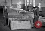 Standbild airmen Verpackung fly-away-Kits United States USA, 1951, aus Sekunde 32 historischem Filmmaterial Videoclip 65675032405