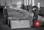 Standbild airmen Verpackung fly-away-Kits United States USA, 1951, aus Sekunde 33 historischem Filmmaterial Videoclip 65675032405