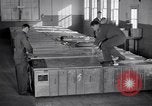 Standbild airmen Verpackung fly-away-Kits United States USA, 1951, aus Sekunde 37 historischem Filmmaterial Videoclip 65675032405