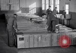 Standbild airmen Verpackung fly-away-Kits United States USA, 1951, aus Sekunde 38 historischem Filmmaterial Videoclip 65675032405
