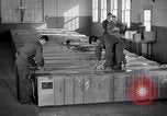 Standbild airmen Verpackung fly-away-Kits United States USA, 1951, aus Sekunde 43 historischem Filmmaterial Videoclip 65675032405