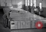 Standbild airmen Verpackung fly-away-Kits United States USA, 1951, aus Sekunde 46 historischem Filmmaterial Videoclip 65675032405