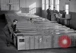 Standbild airmen Verpackung fly-away-Kits United States USA, 1951, aus Sekunde 48 historischem Filmmaterial Videoclip 65675032405