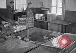 Standbild airmen Verpackung fly-away-Kits United States USA, 1951, aus Sekunde 54 historischem Filmmaterial Videoclip 65675032405