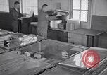 Standbild airmen Verpackung fly-away-Kits United States USA, 1951, aus Sekunde 57 historischem Filmmaterial Videoclip 65675032405