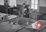 Standbild airmen Verpackung fly-away-Kits United States USA, 1951, aus Sekunde 60 historischem Filmmaterial Videoclip 65675032405