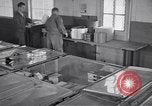 Standbild airmen Verpackung fly-away-Kits United States USA, 1951, aus Sekunde 61 historischem Filmmaterial Videoclip 65675032405