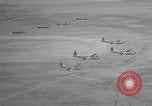 Standbild vier F-84 thunderjets Escort 4 B-50 Bomber Arizona USA, 1951, aus Sekunde 20 historischem Filmmaterial Videoclip 65675032406