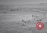 Standbild vier F-84 thunderjets Escort 4 B-50 Bomber Arizona USA, 1951, aus Sekunde 23 historischem Filmmaterial Videoclip 65675032406