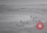 Standbild vier F-84 thunderjets Escort 4 B-50 Bomber Arizona USA, 1951, aus Sekunde 26 historischem Filmmaterial Videoclip 65675032406