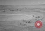 Standbild vier F-84 thunderjets Escort 4 B-50 Bomber Arizona USA, 1951, aus Sekunde 27 historischem Filmmaterial Videoclip 65675032406