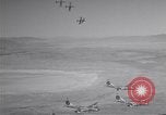 Standbild vier F-84 thunderjets Escort 4 B-50 Bomber Arizona USA, 1951, aus Sekunde 36 historischem Filmmaterial Videoclip 65675032406