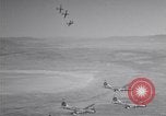Standbild vier F-84 thunderjets Escort 4 B-50 Bomber Arizona USA, 1951, aus Sekunde 37 historischem Filmmaterial Videoclip 65675032406