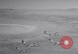 Standbild vier F-84 thunderjets Escort 4 B-50 Bomber Arizona USA, 1951, aus Sekunde 42 historischem Filmmaterial Videoclip 65675032406