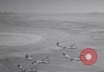 Standbild vier F-84 thunderjets Escort 4 B-50 Bomber Arizona USA, 1951, aus Sekunde 44 historischem Filmmaterial Videoclip 65675032406