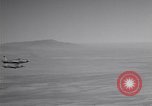Standbild vier F-84 thunderjets Escort 4 B-50 Bomber Arizona USA, 1951, aus Sekunde 56 historischem Filmmaterial Videoclip 65675032406